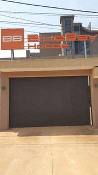 www.bluebayhotelabidjan.com