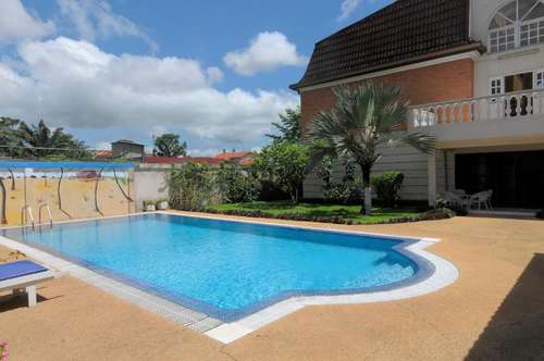 www.residence-eburnea.com