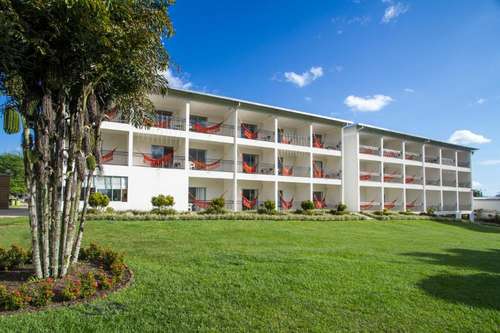 www.hotelmontserratplaza.com