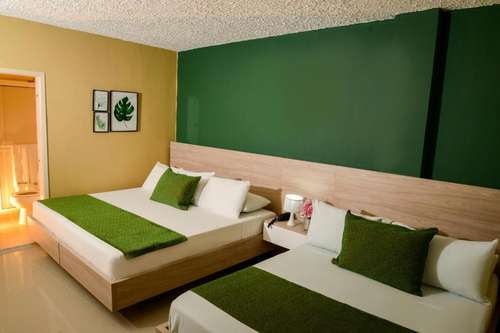 www.hotelprado34west.com