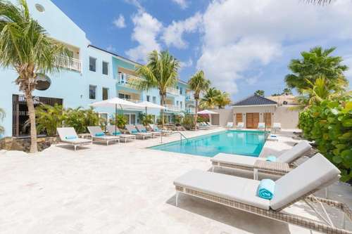 www.dolphinsuites-curacao.com