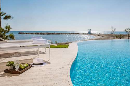 www.lebayhotel.com.cy