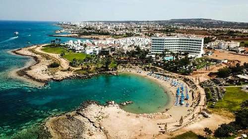 www.crystalspringsbeachhotel.com