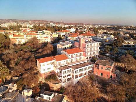 www.axiotheahotel.com