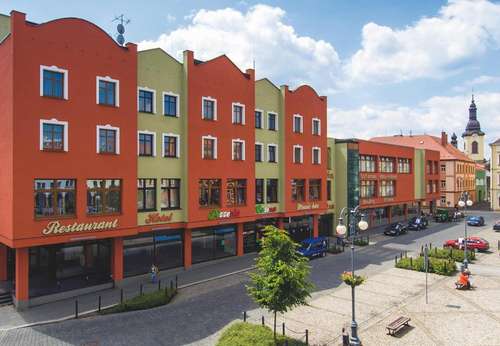 www.hotelluzan.cz