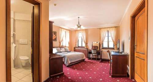 www.hotelbuchlovice.cz