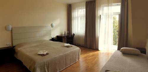 www.praguehoteltrevi.com