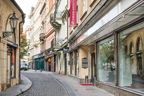 www.pragueleondoro.com