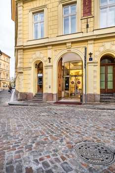 www.charlesbridgepalace.com