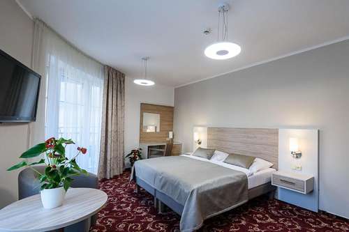 www.hotel-hrotovice.cz