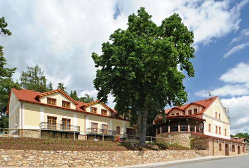 www.hotelchotoviny.cz
