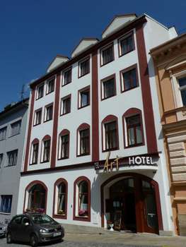 www.hotelartpisek.cz