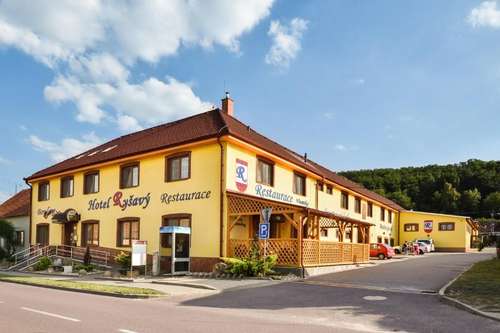 www.hotelrysavy.cz