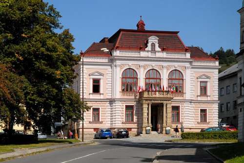 www.hotel-novaradnice.com