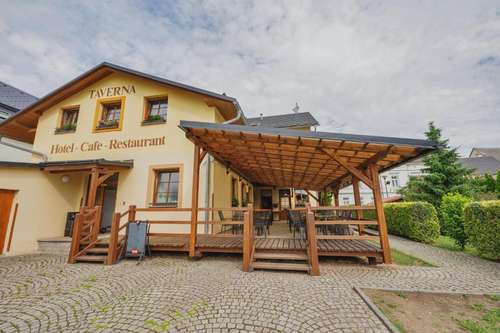 www.hotel-taverna.cz
