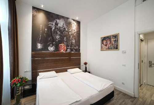 www.hotelassenzioprague.com