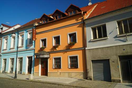 www.hotelnahradbach.cz