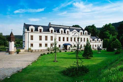 www.hotelmlynkarlstejn.cz