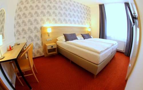 www.hotelflora-ml.cz