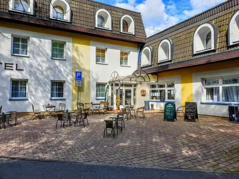 www.hotelgarniorlova.cz