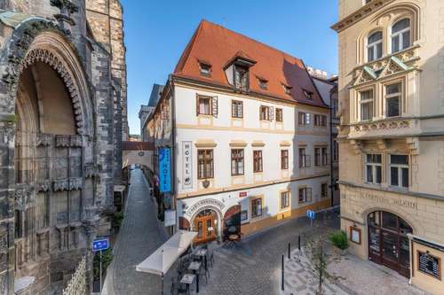 www.hotelcernyslon.cz