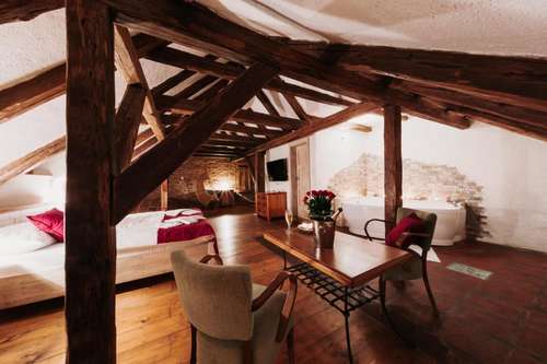 www.hotel-uhrabenky.cz