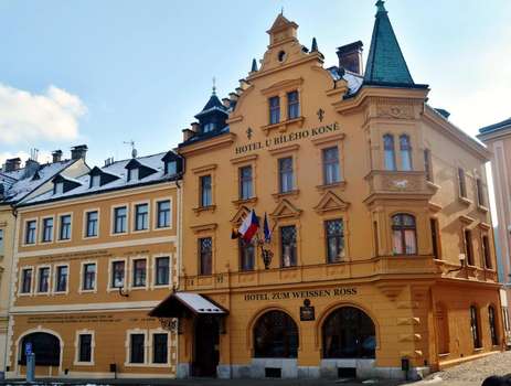 www.hotel-loket.cz