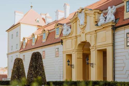 www.zameckyhotelvaltice.cz