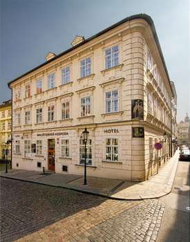 www.hotelthreestorks.cz