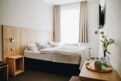 www.hotel-snezne.cz
