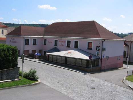www.hotelujiriho.cz