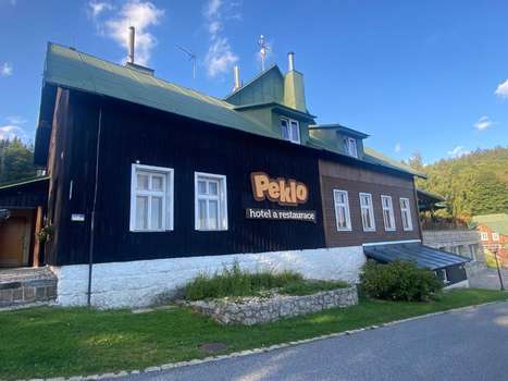 www.hotelpeklo.cz