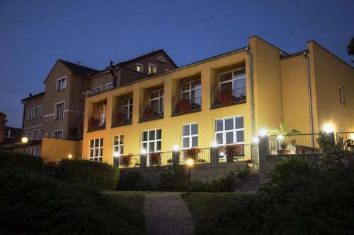 www.hotelkareliv.cz