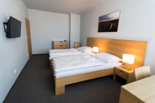 www.hotelatom.cz