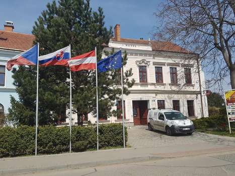www.hoteldrnholec.cz