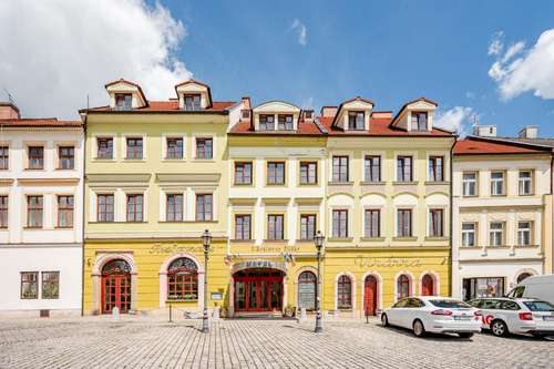 www.hotelukralovnyelisky.cz
