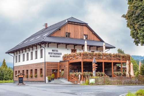 www.restauracenarozcesti.cz