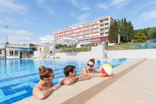 www.hotel-kostelec.cz