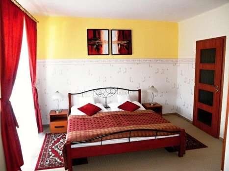 www.hotelvysocina.cz