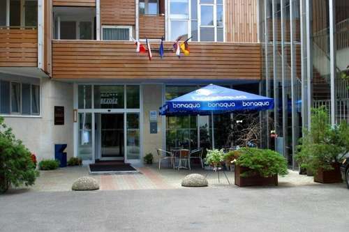 www.hotelbezdez-machovojezero.cz