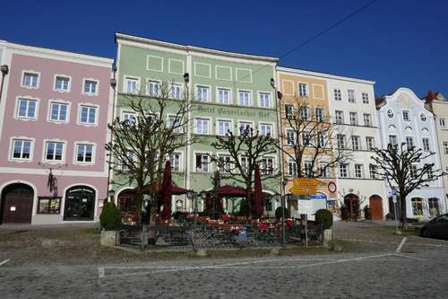 www.bayerischer-hof-burghausen.de