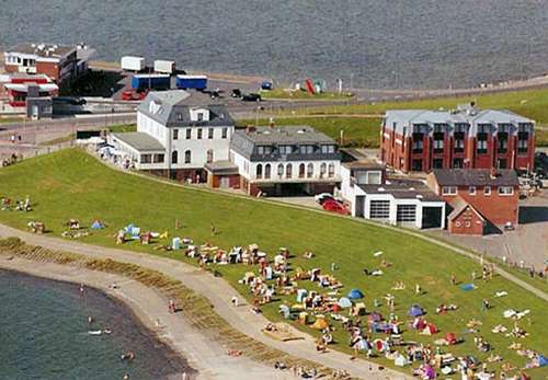 www.strandhotel-dagebuell.de