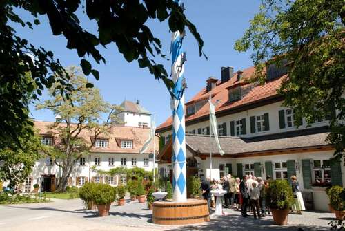 www.brauereigasthof-aying.de