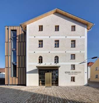 www.hotel-roehrl.com