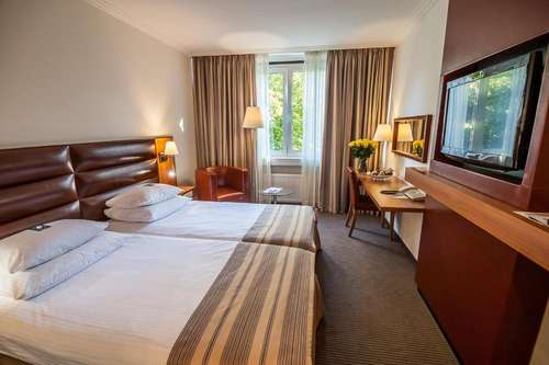 www.hotelbredeney.de