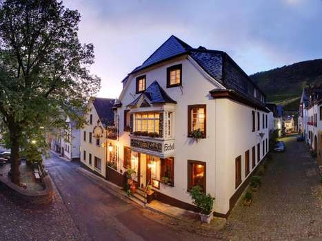 www.hotel-schuetzen.com