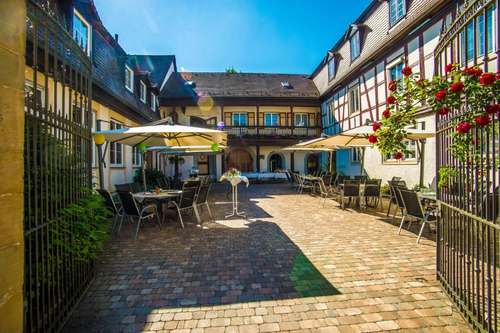 www.schloss-doettingen.de
