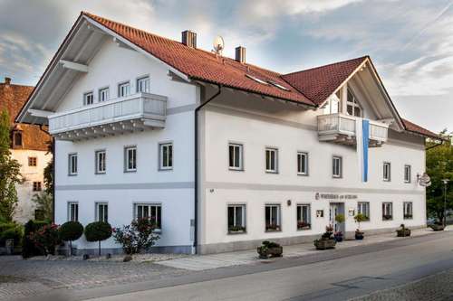 www.hotel-wirtshaus-am-schloss.de