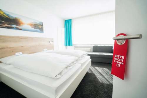 www.hotelzursonne-bodelshausen.de