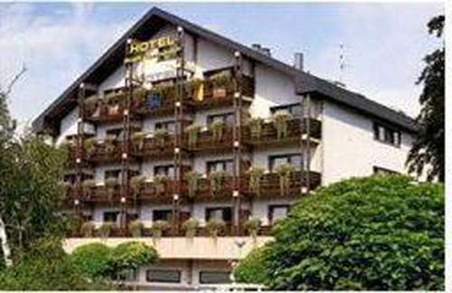 www.hotelstadtgernsbach.de